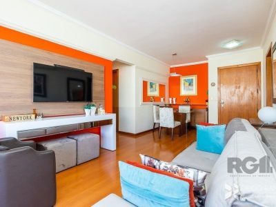 Apartamento à venda com 72m², 2 quartos, 1 suíte, 1 vaga no bairro Passo d'Areia em Porto Alegre - Foto 2