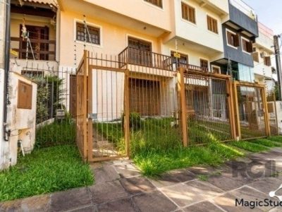 Casa à venda com 203m², 3 quartos, 1 suíte, 3 vagas no bairro Ipanema em Porto Alegre - Foto 3