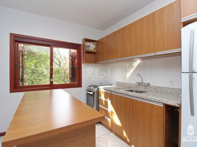 Casa à venda com 212m², 3 quartos, 2 vagas no bairro Medianeira em Porto Alegre - Foto 32