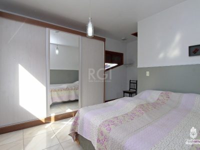 Casa à venda com 212m², 3 quartos, 2 vagas no bairro Medianeira em Porto Alegre - Foto 36