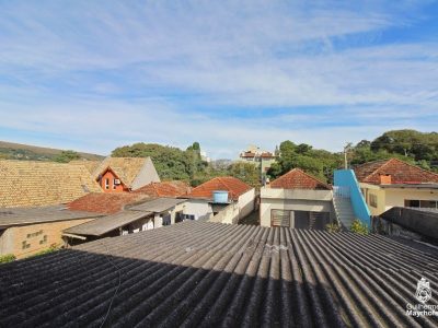 Casa à venda com 212m², 3 quartos, 2 vagas no bairro Medianeira em Porto Alegre - Foto 41