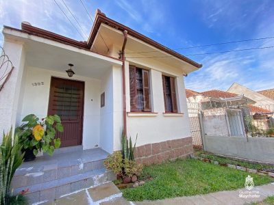 Casa à venda com 212m², 3 quartos, 2 vagas no bairro Medianeira em Porto Alegre - Foto 2