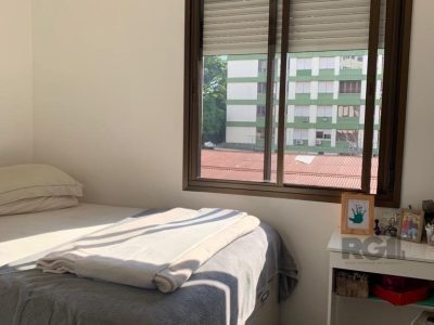 Apartamento à venda com 92m², 3 quartos, 1 suíte, 1 vaga no bairro Vila Ipiranga em Porto Alegre - Foto 11