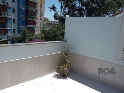 Sobrado à venda com 249m², 4 quartos, 1 suíte, 2 vagas no bairro Jardim Itu em Porto Alegre - Foto 5