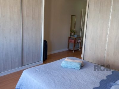 Sobrado à venda com 249m², 4 quartos, 1 suíte, 2 vagas no bairro Jardim Itu em Porto Alegre - Foto 13