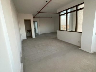 Conjunto/Sala à venda com 47m², 1 vaga no bairro Floresta em Porto Alegre - Foto 2