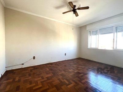 Apartamento à venda com 100m², 3 quartos, 2 vagas no bairro Petrópolis em Porto Alegre - Foto 2