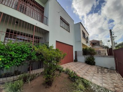 Casa à venda com 256m², 4 quartos, 1 suíte, 2 vagas no bairro Santana em Porto Alegre - Foto 37