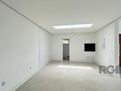 Casa à venda com 204m², 3 quartos, 2 suítes, 2 vagas no bairro Ipanema em Porto Alegre - Foto 12