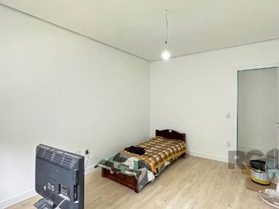 Casa à venda com 204m², 3 quartos, 2 suítes, 2 vagas no bairro Ipanema em Porto Alegre - Foto 24