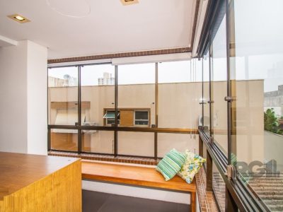 Apartamento à venda com 105m², 3 quartos, 1 suíte, 2 vagas no bairro Petrópolis em Porto Alegre - Foto 10