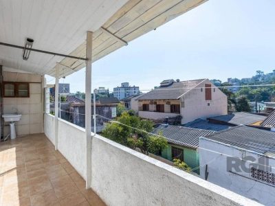 Casa à venda com 165m², 4 quartos, 2 vagas no bairro Medianeira em Porto Alegre - Foto 8