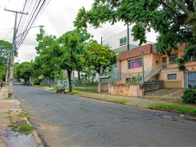 Casa à venda com 423m², 4 quartos, 1 suíte, 4 vagas no bairro Glória em Porto Alegre - Foto 17