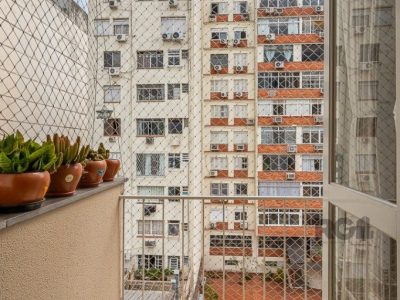 Apartamento à venda com 70m², 2 quartos no bairro Centro em Porto Alegre - Foto 3