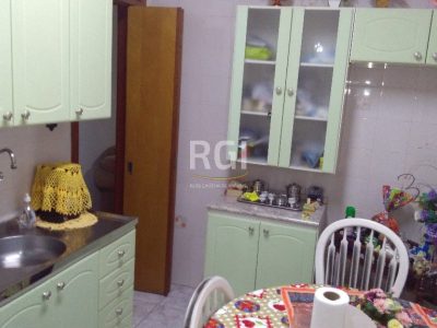 Casa à venda com 130m², 3 quartos, 7 vagas no bairro Passo d'Areia em Porto Alegre - Foto 5