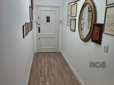 Apartamento à venda com 175m², 3 quartos, 1 suíte, 1 vaga no bairro Independência em Porto Alegre - Foto 2