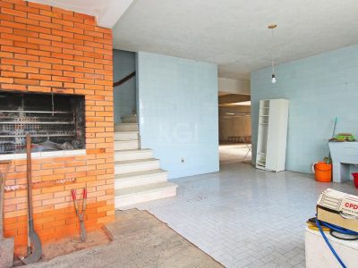 Casa à venda com 350m², 6 quartos, 1 suíte, 4 vagas no bairro Três Figueiras em Porto Alegre - Foto 7