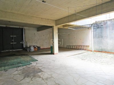 Casa à venda com 350m², 6 quartos, 1 suíte, 4 vagas no bairro Três Figueiras em Porto Alegre - Foto 10