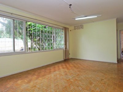 Casa à venda com 350m², 6 quartos, 1 suíte, 4 vagas no bairro Três Figueiras em Porto Alegre - Foto 27