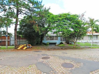 Casa à venda com 350m², 6 quartos, 1 suíte, 4 vagas no bairro Três Figueiras em Porto Alegre - Foto 5