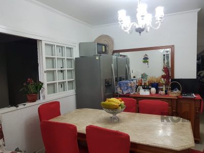 Casa à venda com 280m², 4 quartos, 4 vagas no bairro Santana em Porto Alegre - Foto 12