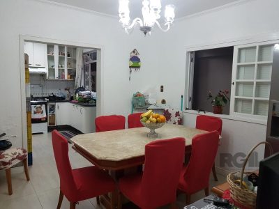 Casa à venda com 280m², 4 quartos, 4 vagas no bairro Santana em Porto Alegre - Foto 14