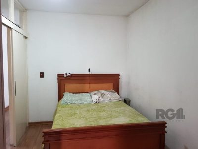 Casa à venda com 280m², 4 quartos, 4 vagas no bairro Santana em Porto Alegre - Foto 27