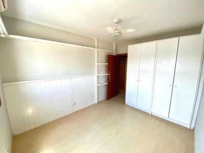 Apartamento à venda com 95m², 2 quartos, 1 suíte, 2 vagas no bairro Menino Deus em Porto Alegre - Foto 8