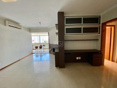 Apartamento à venda com 95m², 2 quartos, 1 suíte, 2 vagas no bairro Menino Deus em Porto Alegre - Foto 6