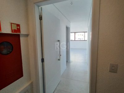 Apartamento à venda com 110m², 3 quartos, 3 suítes, 2 vagas no bairro Menino Deus em Porto Alegre - Foto 8