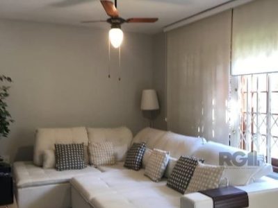 Casa à venda com 150m², 3 quartos, 2 vagas no bairro Partenon em Porto Alegre - Foto 2