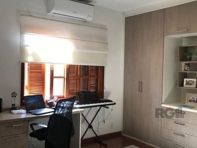 Casa à venda com 150m², 3 quartos, 2 vagas no bairro Partenon em Porto Alegre - Foto 14