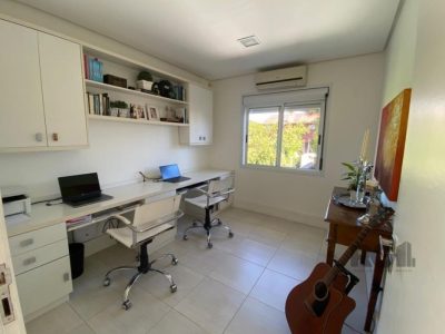 Casa à venda com 218m², 3 quartos, 1 suíte, 2 vagas no bairro Ipanema em Porto Alegre - Foto 26