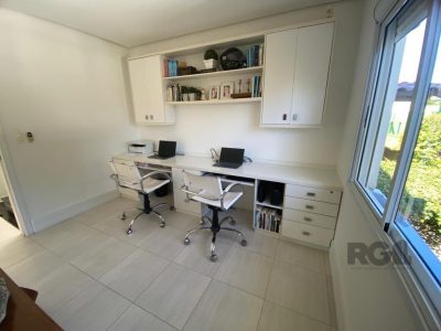 Casa à venda com 218m², 3 quartos, 1 suíte, 2 vagas no bairro Ipanema em Porto Alegre - Foto 28