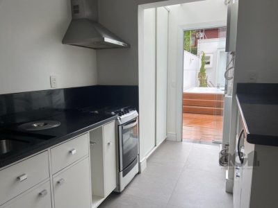 Casa à venda com 218m², 3 quartos, 1 suíte, 2 vagas no bairro Ipanema em Porto Alegre - Foto 38