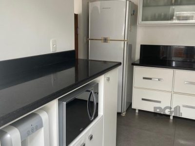 Casa à venda com 218m², 3 quartos, 1 suíte, 2 vagas no bairro Ipanema em Porto Alegre - Foto 37