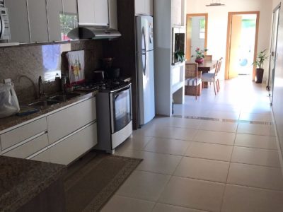 Casa à venda com 160m², 3 quartos, 1 suíte, 3 vagas no bairro Tristeza em Porto Alegre - Foto 2