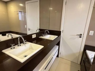 Apartamento à venda com 77m², 2 quartos, 1 suíte, 2 vagas no bairro Petrópolis em Porto Alegre - Foto 23