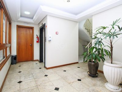 Apartamento à venda com 81m², 2 quartos, 1 suíte, 2 vagas no bairro Menino Deus em Porto Alegre - Foto 3