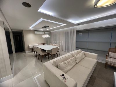 Apartamento à venda com 162m², 3 quartos, 3 suítes, 2 vagas no bairro Central Parque em Porto Alegre - Foto 2