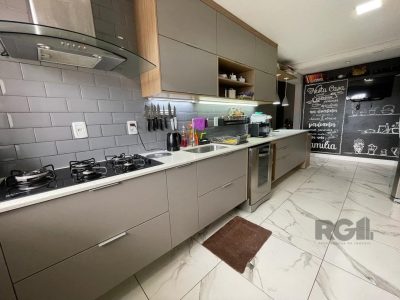 Casa à venda com 389m², 4 quartos, 1 suíte, 6 vagas no bairro Jardim do Salso em Porto Alegre - Foto 3