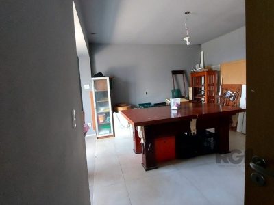 Casa à venda com 389m², 4 quartos, 1 suíte, 6 vagas no bairro Jardim do Salso em Porto Alegre - Foto 12