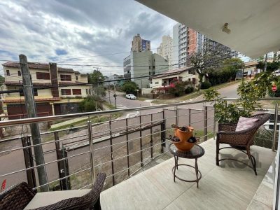 Casa à venda com 389m², 4 quartos, 1 suíte, 6 vagas no bairro Jardim do Salso em Porto Alegre - Foto 2