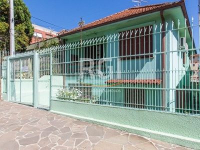 Casa à venda com 180m², 4 quartos, 1 vaga no bairro Partenon em Porto Alegre - Foto 3