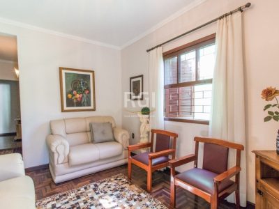 Casa à venda com 180m², 4 quartos, 1 vaga no bairro Partenon em Porto Alegre - Foto 4