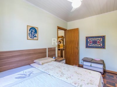 Casa à venda com 180m², 4 quartos, 1 vaga no bairro Partenon em Porto Alegre - Foto 12