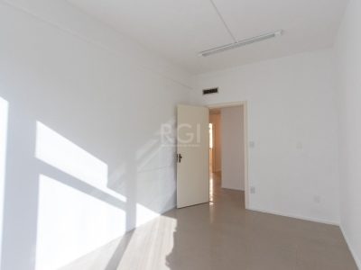 Conjunto/Sala à venda com 72m² no bairro Auxiliadora em Porto Alegre - Foto 14