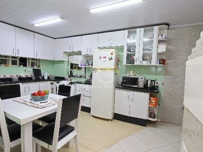 Casa à venda com 140m², 3 quartos, 1 suíte, 3 vagas no bairro Ipanema em Porto Alegre - Foto 16