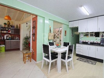 Casa à venda com 140m², 3 quartos, 1 suíte, 3 vagas no bairro Ipanema em Porto Alegre - Foto 17