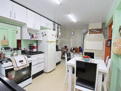 Casa à venda com 140m², 3 quartos, 1 suíte, 3 vagas no bairro Ipanema em Porto Alegre - Foto 18